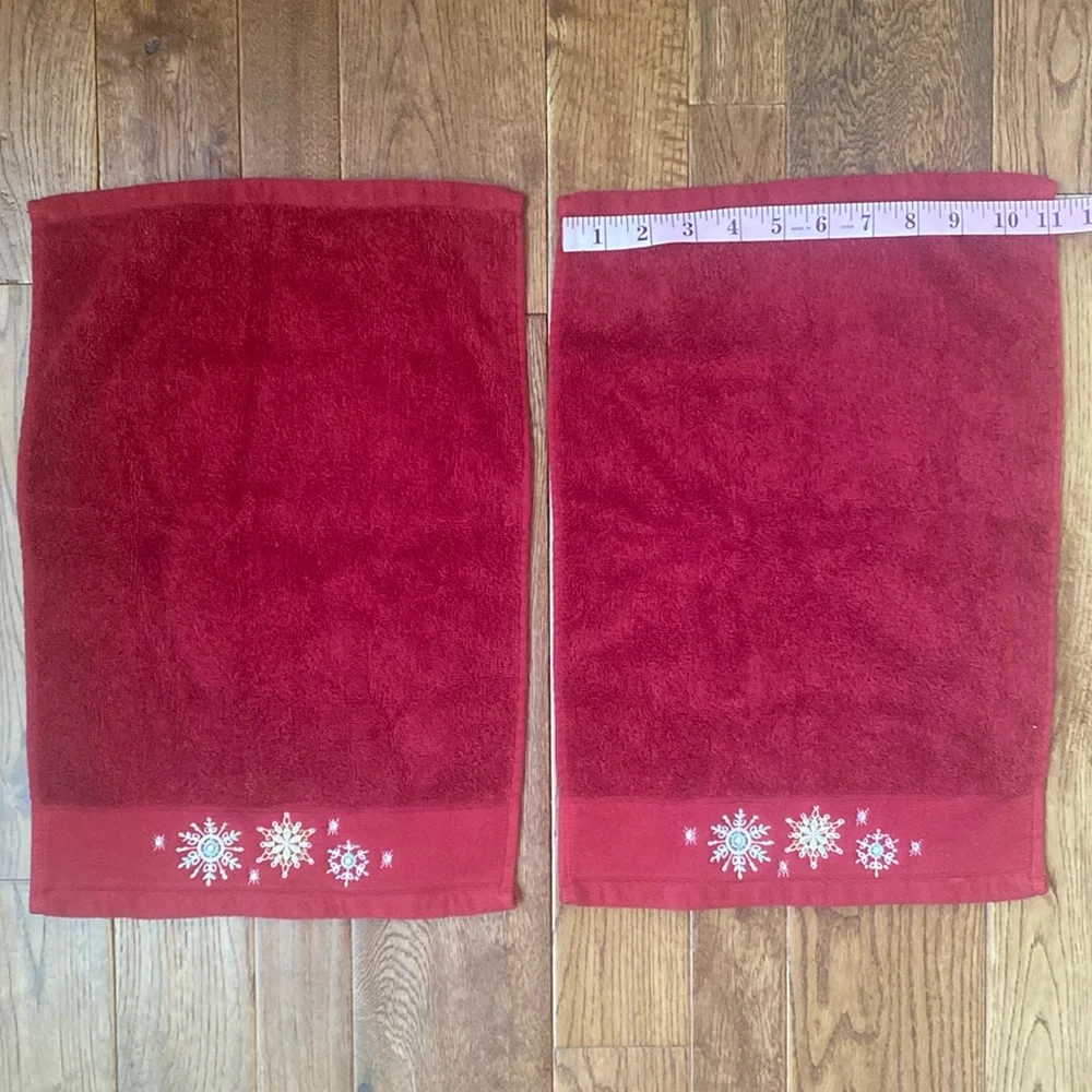 Winter Wonderland Snowflake Fingertip Towels- Set of 2